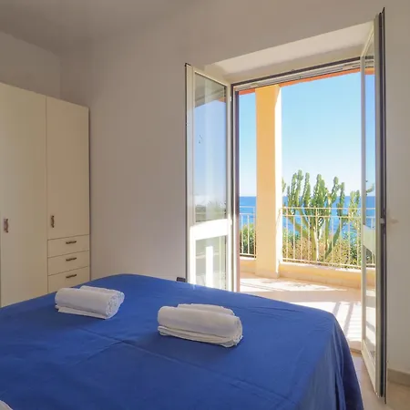Is Femminas 25 - Fronte Mare