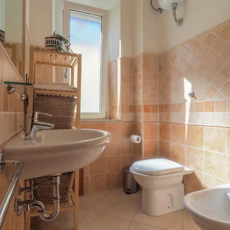 Is Femminas 25 - Fronte Mare Apartment *