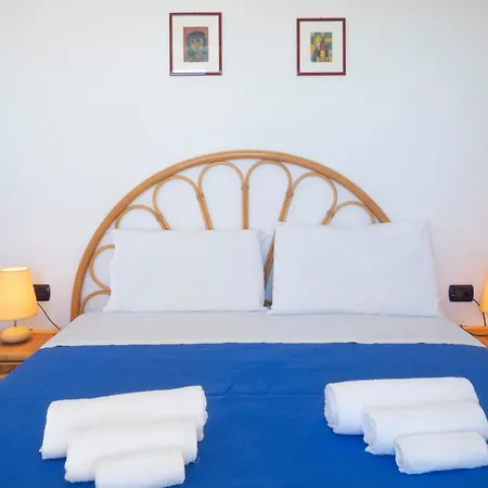 Is Femminas 25 - Fronte Mare Apartment *