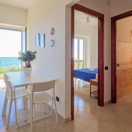 Is Femminas 25 - Fronte Mare *