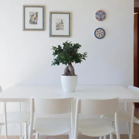 Is Femminas 25 - Fronte Mare Apartment